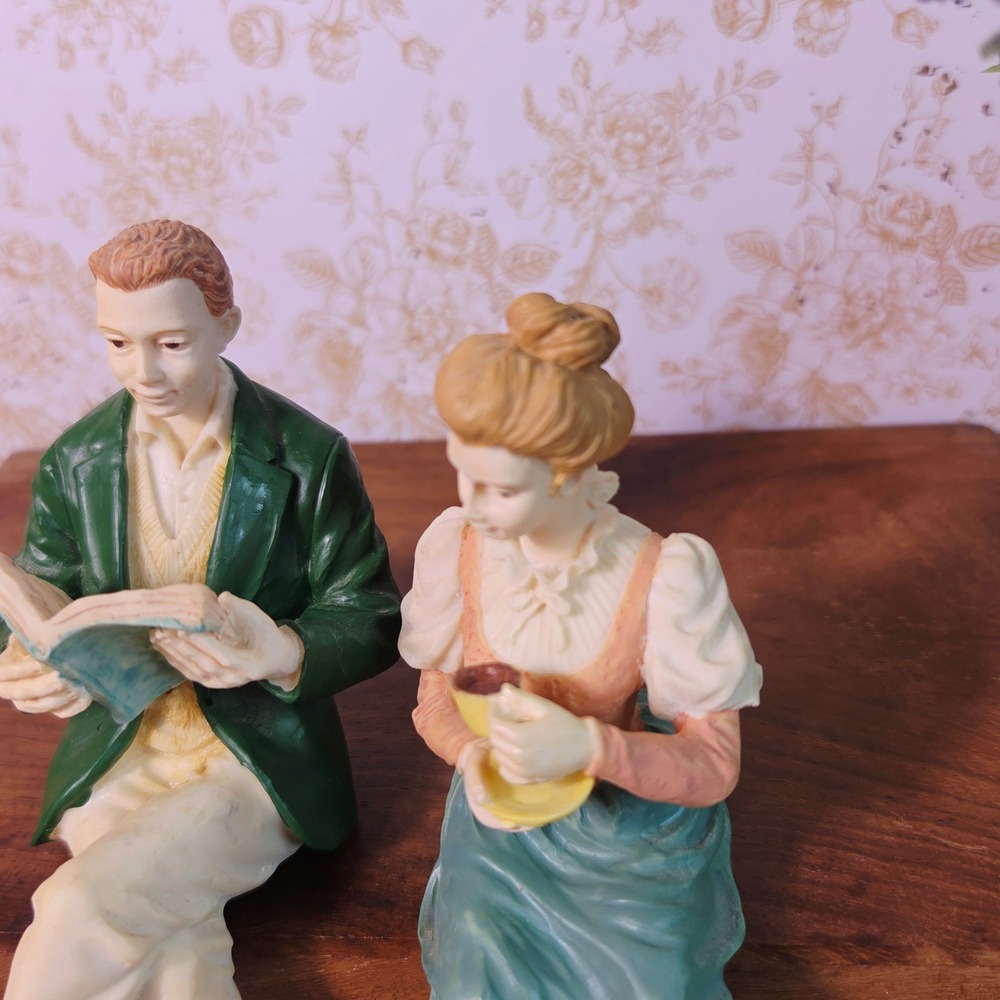Victorian Shelf Sitter Figurines Resin Man Reading Woman Tea Set 2 Vintage Style - Picture 5 of 10